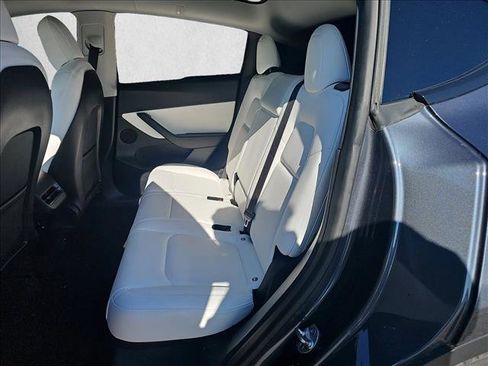 Used 2022 Tesla Model Y Performance image 10