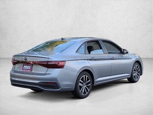 Used 2025 Volkswagen Jetta SE FWD image 5