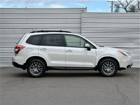 Used 2015 Subaru Forester 2.5i Premium image 9