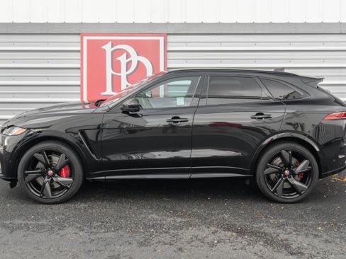 Used 2022 Jaguar F-PACE SVR image 42