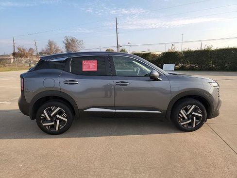 Certified 2025 Nissan Kicks SV image 4