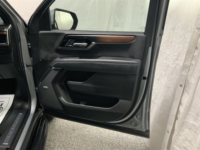 Used 2025 GMC Yukon XL Denali AWD/4WD image 29