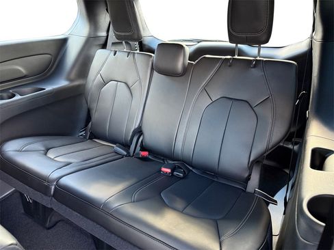 New 2026 Chrysler Pacifica Select image 14