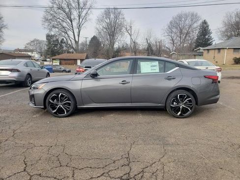 New 2025 Nissan Altima 2.5 SR image 3