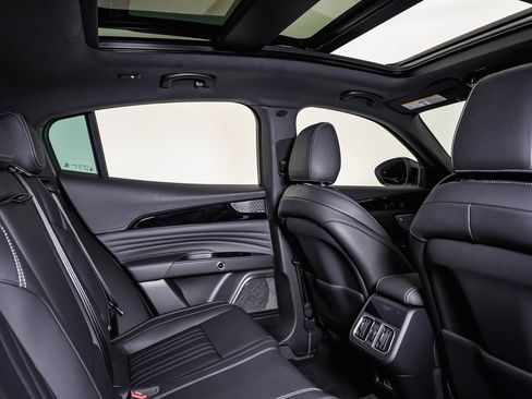 Certified 2025 Maserati Grecale Modena image 16