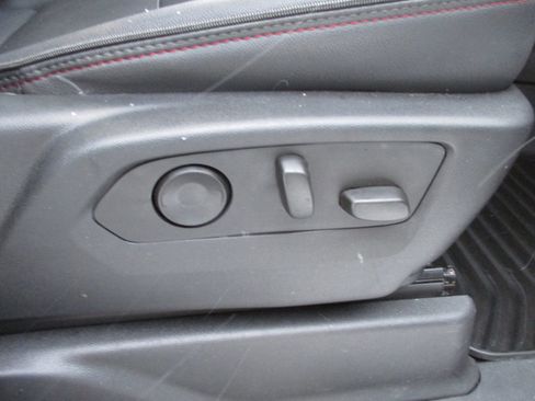 Used 2023 Chevrolet Suburban RST w/ Luxury Package image 20