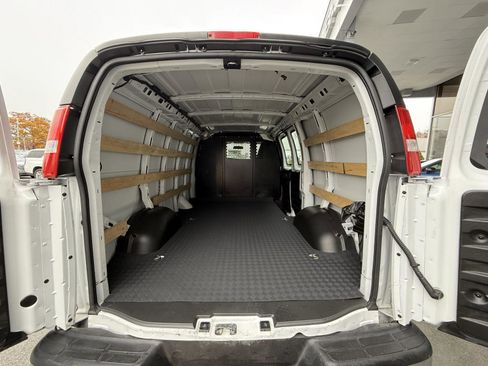 Used 2024 GMC Savana 2500 w/ Driver Convenience Package image 24
