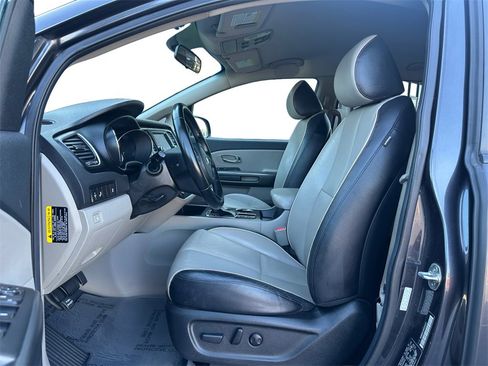 Used 2019 Kia Sedona EX image 10
