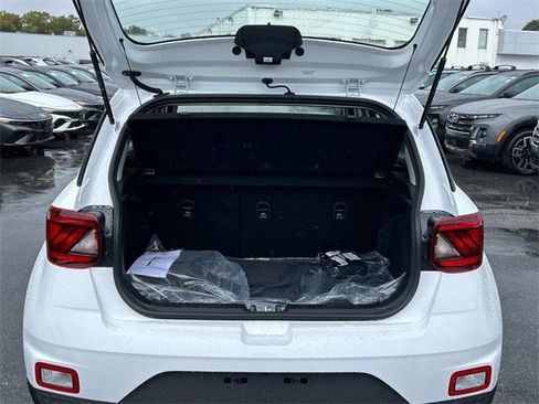 New 2025 Hyundai Venue SEL image 4