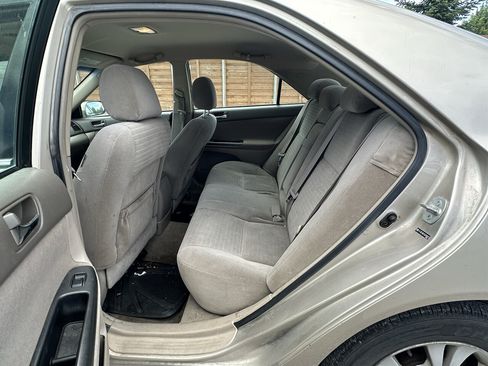 Used 2005 Toyota Camry LE FWD image 5