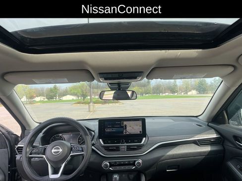 Used 2024 Nissan Altima 2.5 SV w/ SV Premium Package image 12