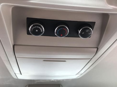 Used 2016 Chrysler Town & Country LX FWD image 32