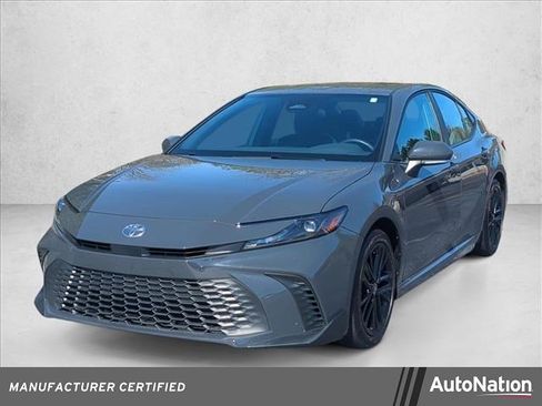 Certified 2025 Toyota Camry SE image 1