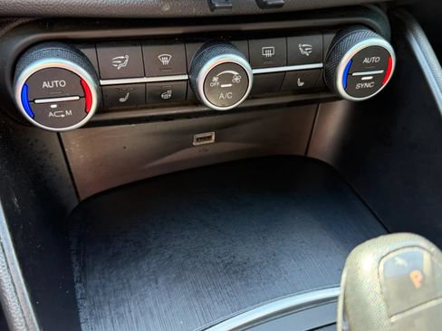 Used 2018 Alfa Romeo Giulia AWD image 25