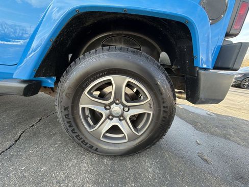 Used 2012 Jeep Wrangler Unlimited Sahara w/ Dual Top Group image 20