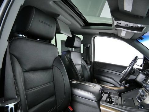 Used 2018 GMC Yukon Denali w/ Denali Ultimate Package AWD/4WD image 8