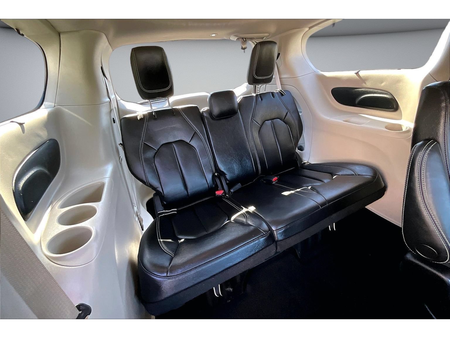 Certified 2022 Chrysler Pacifica Touring-L FWD image 44