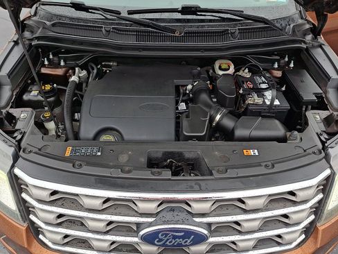 Used 2017 Ford Explorer XLT AWD/4WD image 28