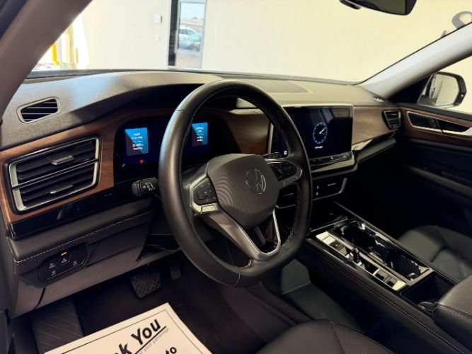 Used 2025 Volkswagen Atlas SE FWD image 13