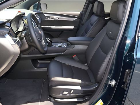Certified 2026 Cadillac XT5 Luxury FWD image 13