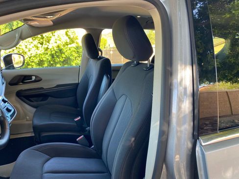 Used 2019 Chrysler Pacifica LX w/ Tire & Wheel Group FWD image 25
