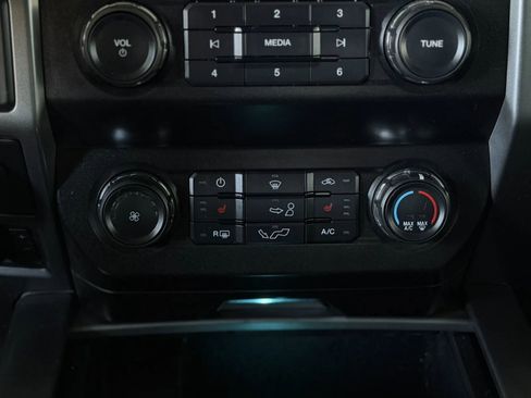 Used 2020 Ford F150 XLT w/ Equipment Group 302A Luxury AWD/4WD image 35