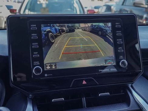 Used 2021 Toyota Venza LE image 21