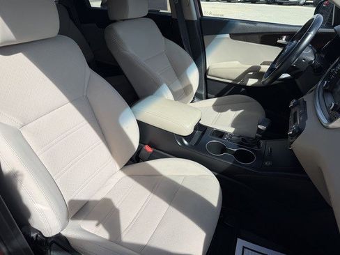 Used 2020 Kia Sorento S image 19