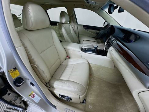 Used 2013 Lexus LS 460 w/ Comfort Pkg RWD image 29