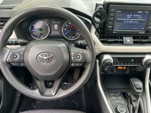 Used 2021 Toyota RAV4 XLE w/ Convenience Package image 27