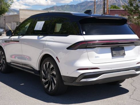 Used 2024 Lincoln Nautilus Reserve w/ Equipment Group 202A AWD/4WD image 3