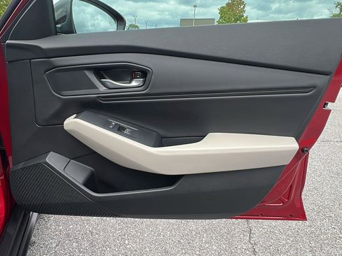 New 2025 Honda Accord SE image 12