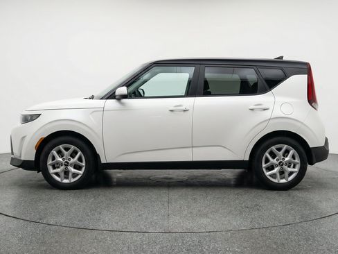 Used 2025 Kia Soul LX w/ LX Technology Package FWD image 5