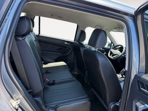 Certified 2023 Volkswagen Tiguan SE FWD image 18