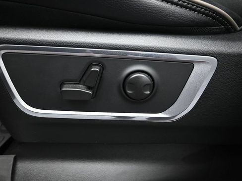 Used 2022 RAM 1500 Laramie AWD/4WD image 11