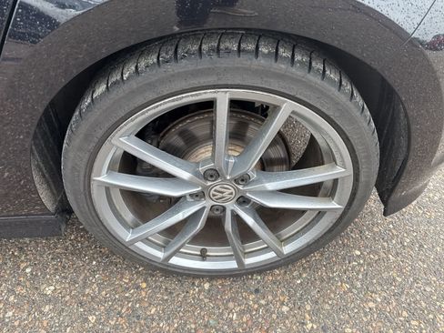 Used 2017 Volkswagen Golf R 4-Door image 7