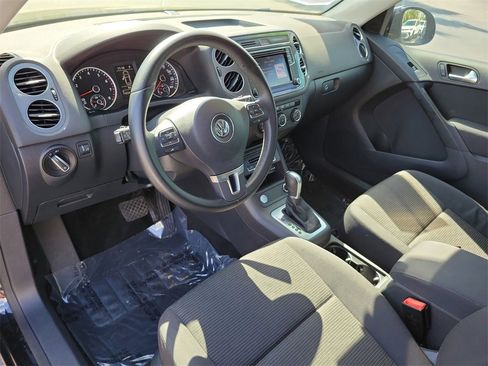 Used 2017 Volkswagen Tiguan Limited w/ Premium Package image 21