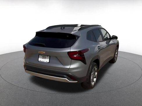 Used 2025 Chevrolet Trax LT FWD image 13