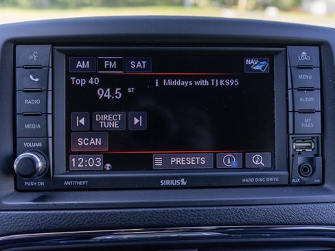 Used 2019 Dodge Grand Caravan SXT FWD image 17
