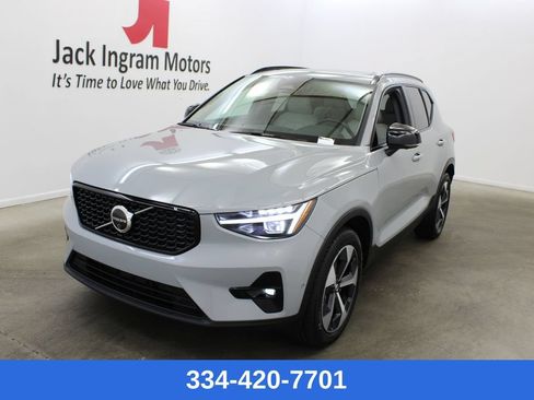 Used 2026 Volvo XC40 B5 Plus AWD/4WD image 1