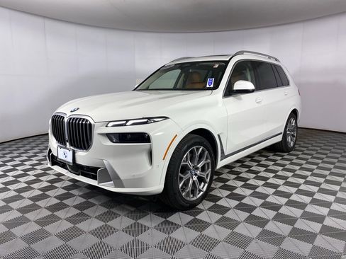 Used 2026 BMW X7 xDrive40i w/ Premium Package image 4
