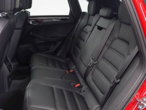 Certified 2025 Porsche Macan S AWD/4WD image 32