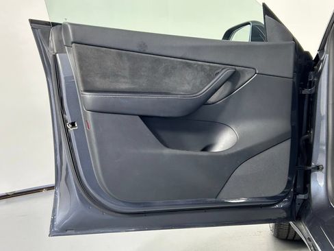 Used 2022 Tesla Model Y Long Range AWD/4WD image 30