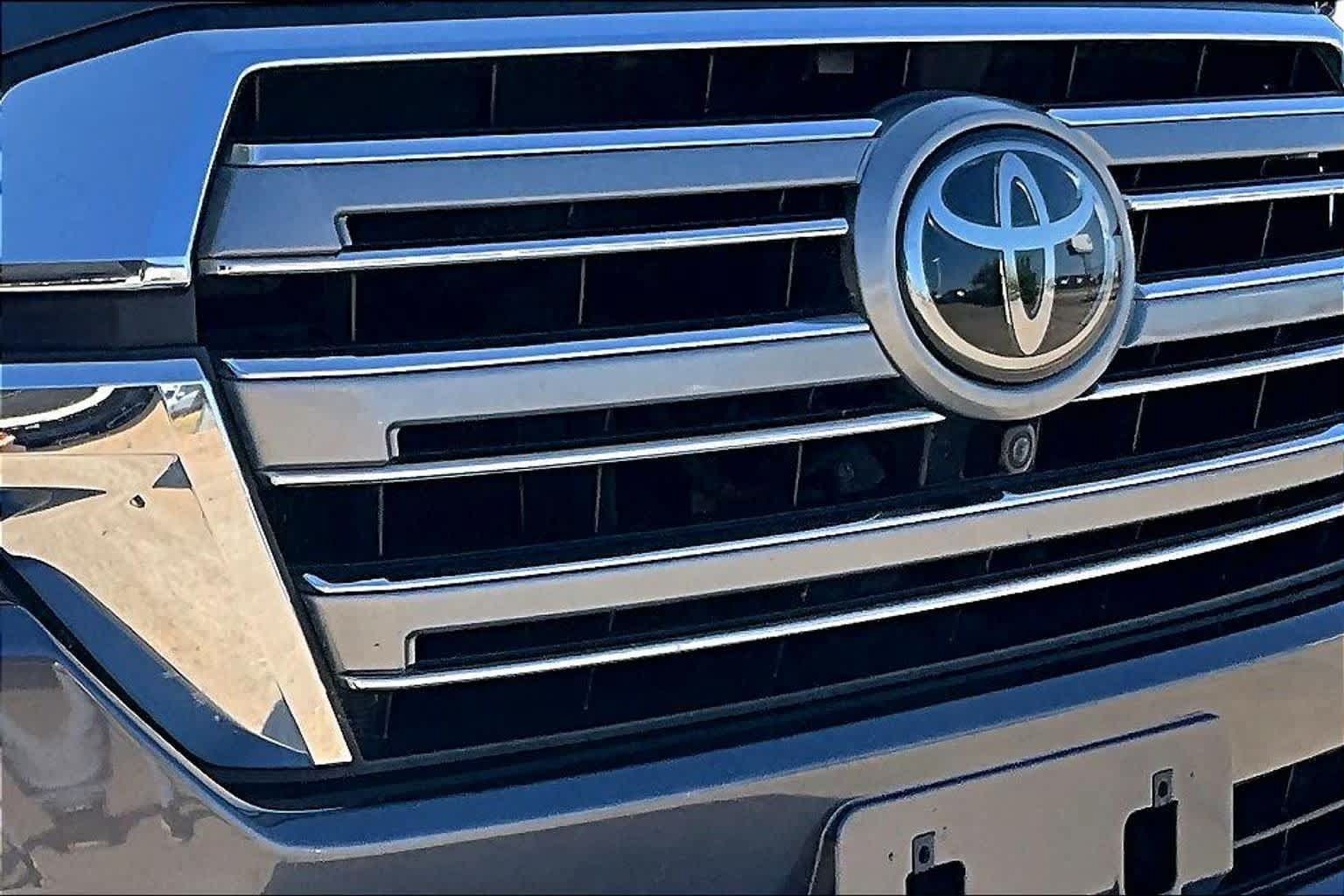Used 2019 Toyota Land Cruiser AWD/4WD image 29