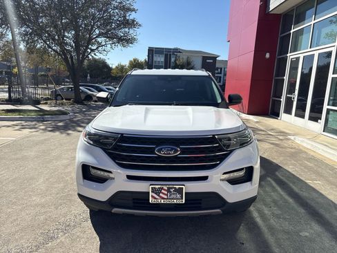 Used 2022 Ford Explorer XLT w/ Equipment Group 202A image 6