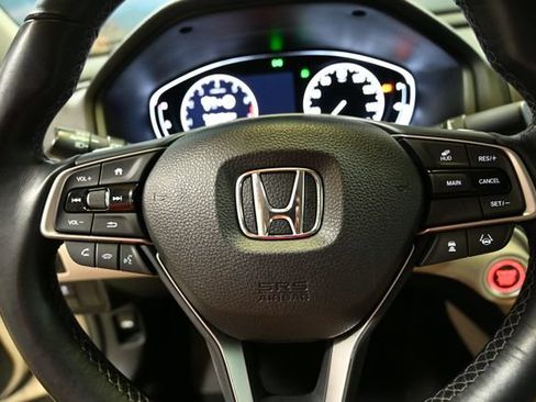 Used 2018 Honda Accord Touring image 39