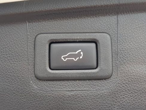 Used 2018 Subaru Outback 2.5i Premium image 10