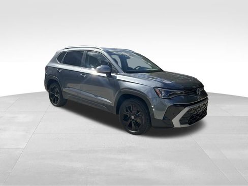 New 2026 Volkswagen Taos SE image 7