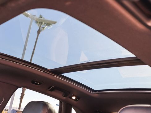 Used 2017 Porsche Macan image 27