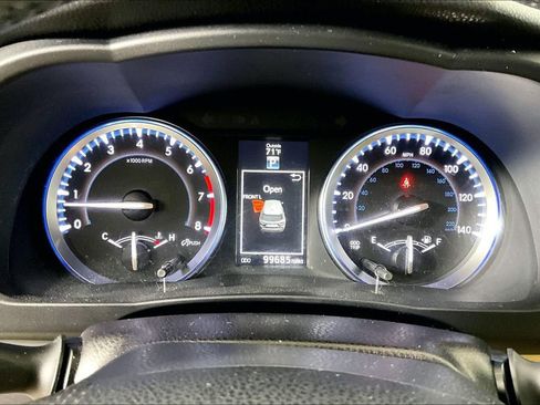 Used 2016 Toyota Highlander XLE image 16